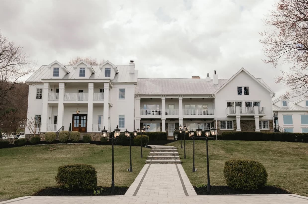 The View at Bluemont — restored 1930s manor overlooking Loudoun Valley